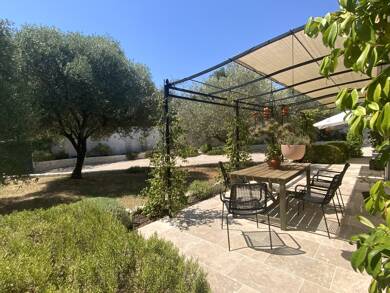 Maison de plain-pied à vendre 469 000 € 5 pièces 3 chambres 100 m² 816 m² de terrain Uzes 30700