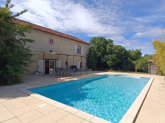 Maison à vendre 365 000 € 6 pièces 3 chambres 185 m² 1 390 m² de terrain Villiers 86190