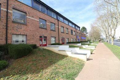 Espace bureau à louer 941 € 40 m² de bureaux divisible de 25 m² à 25 m² Le Gros Caillou Cergy 95800