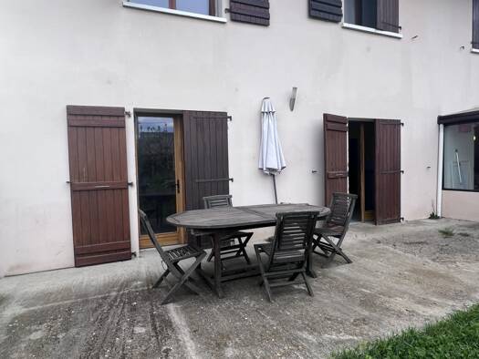 Appartement à louer 1 060 € 3 pièces 1 chambre 73 m² RDC/1 Saint-Pierre-d'Albigny 73250
