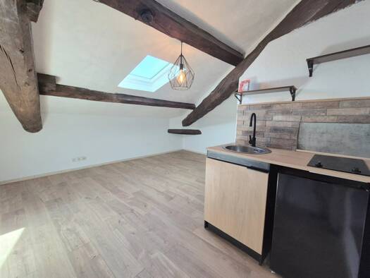 Appartement à louer 550 € 2 pièces 1 chambre 21,8 m² 4ème étage Centre Ancien Draguignan 83300