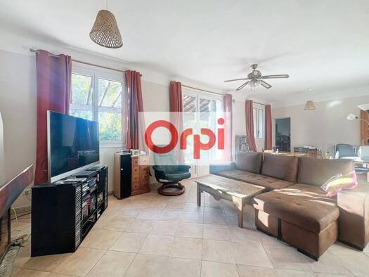 Maison en viager occupé Bouquet 280 000 € 5 pièces 4 chambres 125 m² 5 369 m² de terrain Zone de Campagne Lambesc 13410