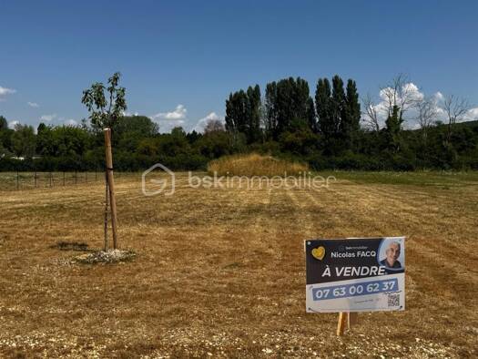 Terrain constructible viabilisé à vendre 26 288 € 1 049 m² de terrain Vinon 18300