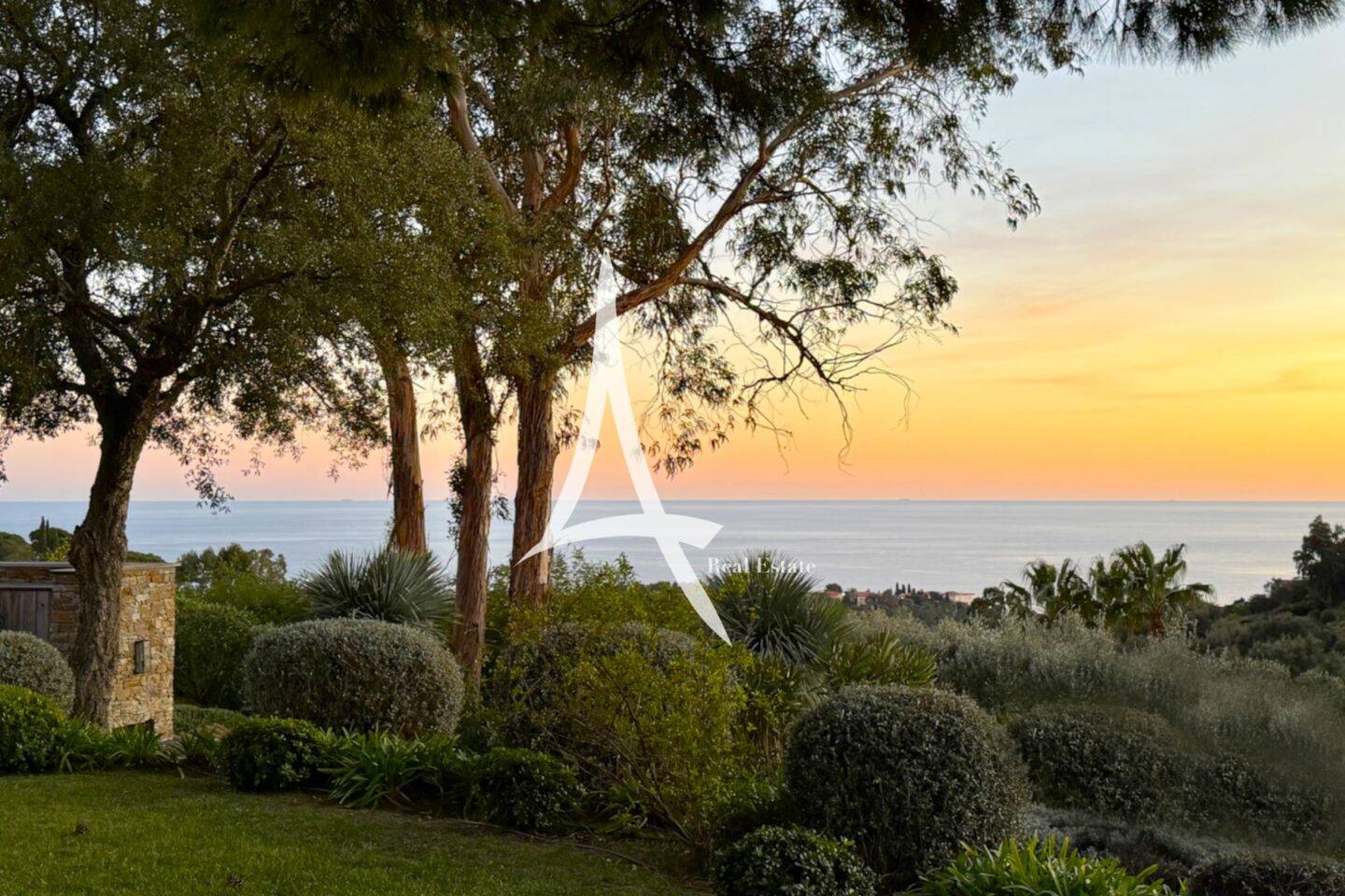 Maison à vendre, 466m², LA CROIX VALMER