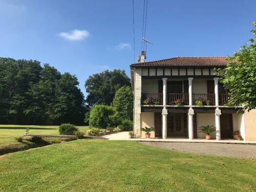 Maison à vendre 159 000 € 5 pièces 4 chambres 141 m² 5 390 m² de terrain Bastennes 40360
