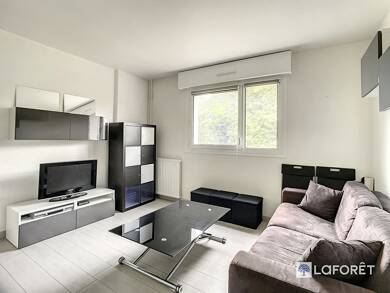 Appartement à louer 696 € 1 pièce 18 m² Étage 1/2 Le Parc Guyancourt 78280