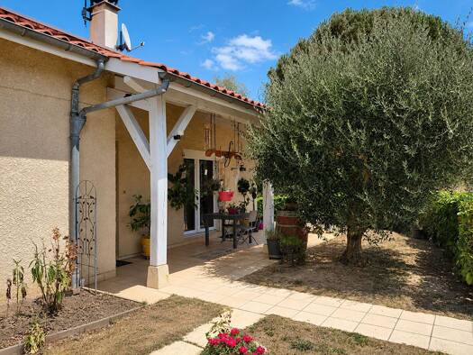 Maison de plain-pied à vendre 221 000 € 5 pièces 4 chambres 128 m² 536 m² de terrain Cazaubon 32150