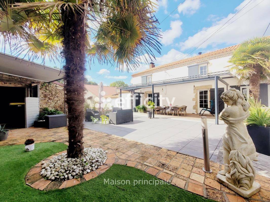 Maison à vendre, 266m², SAINTE FLAIVE DES LOUPS