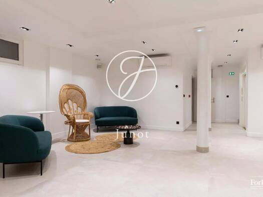 Espace bureau à vendre 3 570 000 € 430 m² de bureaux Paris 17ème arrondissement 75017