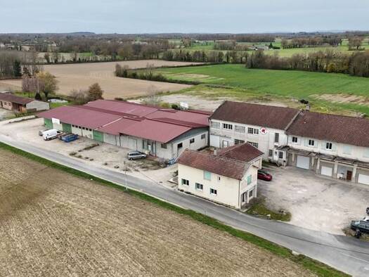 Immeuble à vendre 340 800 € 244 m² Neuville-les-Dames 01400