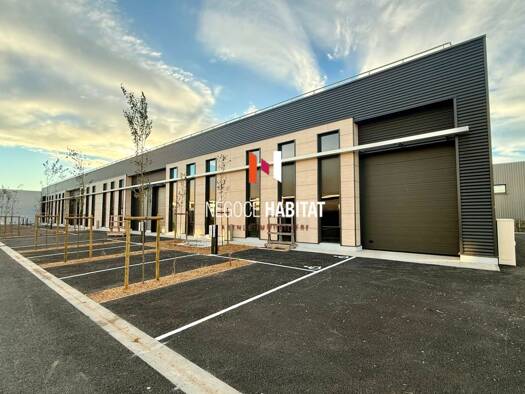 Local d'activités à louer 2 950 € 270 m² d'espace de stockage Gallargues le Montueux 30660