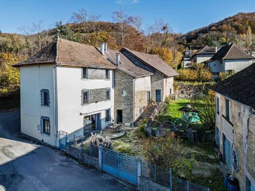 Maison à vendre 239 000 € 5 pièces 4 chambres 150,3 m² 1 132 m² de terrain Montrevel 38690