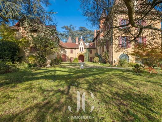 Villa à vendre 1 860 000 € 18 pièces 8 chambres 860 m² Gleizé 69400