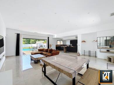 Villa à vendre 435 000 € 4 pièces 3 chambres 145,7 m² 879 m² de terrain Saint-Geniès-de-Malgoirès 30190