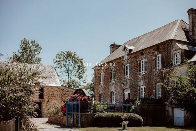 Maison à vendre 2 295 000 € 16 pièces 12 chambres 690 m² 50 000 m² de terrain Bayeux 14400
