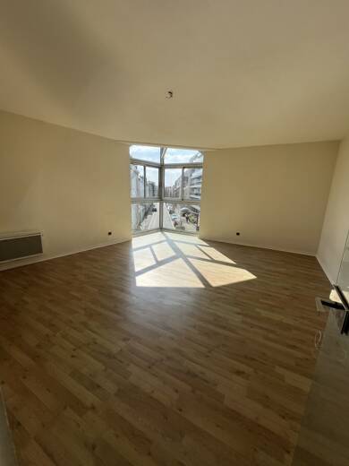 Appartement à louer 628 € 2 pièces 1 chambre 49 m² Étage 2/3 Orleans 45000