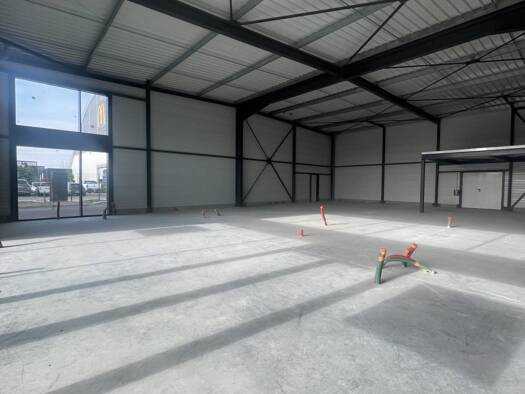 Local commercial à vendre 987 000 € 300 m² de surface de vente Saint-Pierre-des-Corps 37700