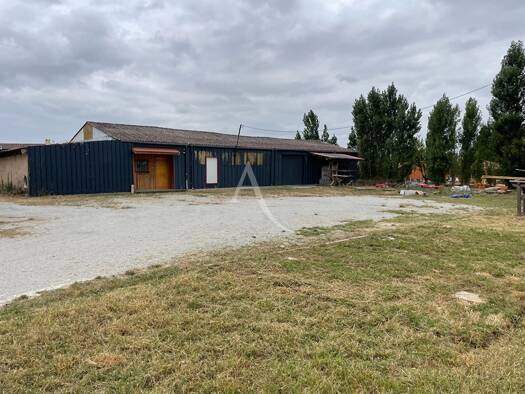 Local commercial à vendre 142 000 € 261 m² de surface de vente Castelnaudary 11400