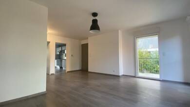 Appartement à louer 795 € 3 pièces 2 chambres 66 m² Étage 1/2 Centre Sautron 44880