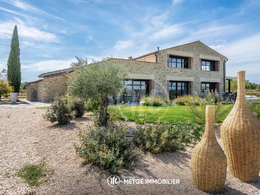 Villa à vendre 1 850 000 € 6 pièces 4 chambres 340 m² 13 500 m² de terrain Deaux 30360