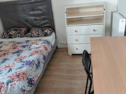 Colocation à louer - logement étudiant 550 € 1 pièce 3 chambres 11 m² 3ème étage Les Larris-Maradas Pontoise 95000