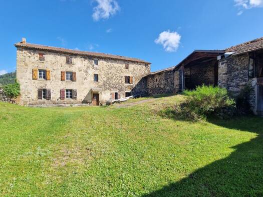 Maison à vendre 150 000 € 8 pièces 7 chambres 165 m² 6 059 m² de terrain Vielprat 43490