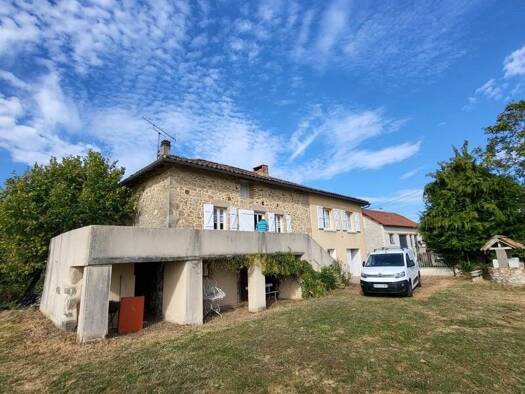 Maison à vendre 106 880 € 4 pièces 3 chambres 95 m² 1 300 m² de terrain St Cirgues 46210