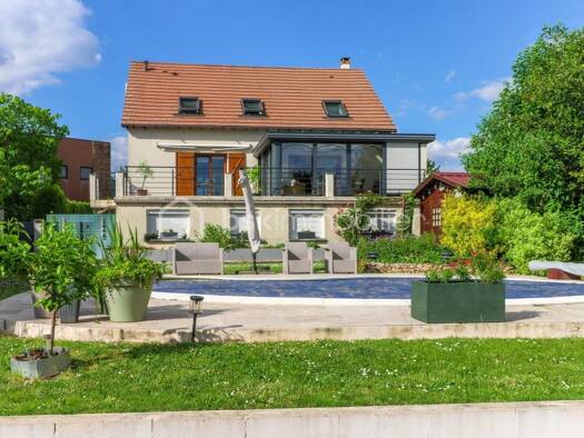Pavillon à vendre 730 000 € 8 pièces 5 chambres 196 m² 860 m² de terrain Village Pierre Lais La Queue-en-Brie 94510