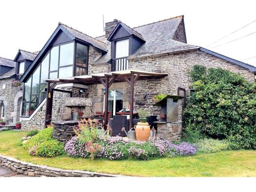 Maison à vendre 275 600 € 8 pièces 4 chambres 217 m² 3 000 m² de terrain Saint-Igeaux 22570