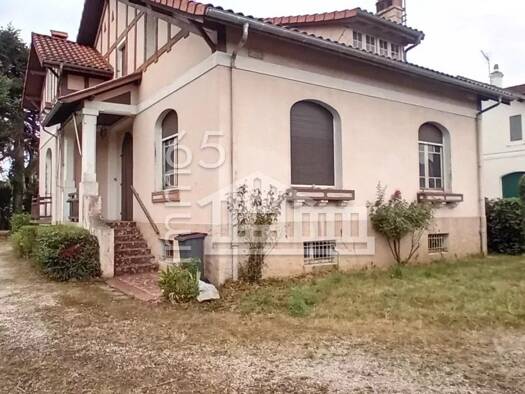 Maison de ville à vendre 184 000 € 9 pièces 3 chambres 203 m² 634 m² de terrain Séméac 65600