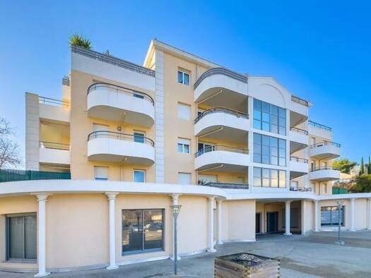 Appartement à vendre 249 000 € 4 pièces 3 chambres 74 m² 1er étage Allauch 13190