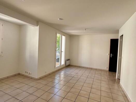 Appartement à louer 518 € 1 pièce 30,49 m² Étage 1/3 Rive Droite-Apport Paris Gare Corbeil-Essonnes 91100