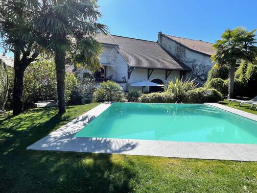 Maison à vendre 1 170 000 € 6 pièces 3 chambres 242 m² 701 m² de terrain Centre Divonne-les-Bains 01220