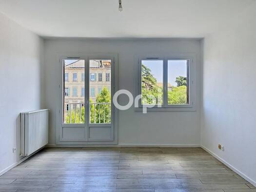 Appartement à vendre 179 000 € 4 pièces 3 chambres 77,9 m² 5ème étage Les Bressons Salon-de-Provence 13300