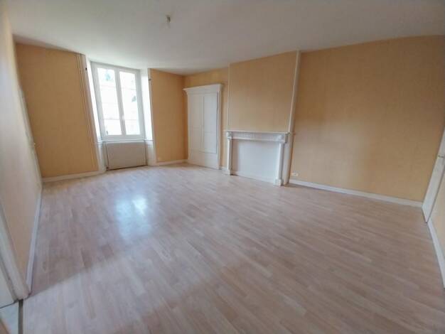 Appartement à louer 505 € 3 pièces 2 chambres 71,6 m² 1er étage Nord Saint-Yrieix-la-Perche 87500