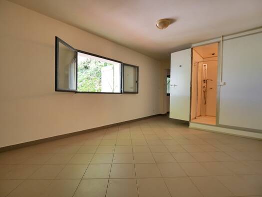 Appartement à louer 558 € 1 pièce 29 m² Étage 1/1 Aimargues 30470