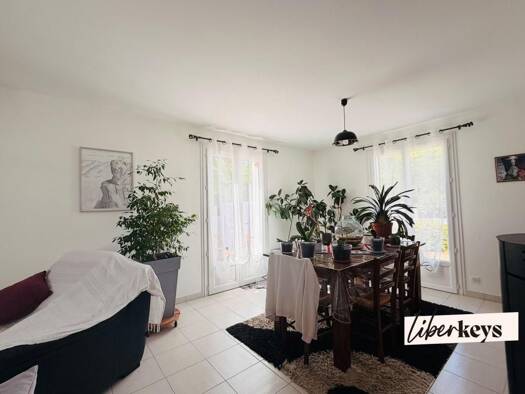 Pavillon à vendre 262 000 € 6 pièces 2 chambres 124 m² Le Bourg sous la Roche-Coteau La Roche-sur-Yon 85000