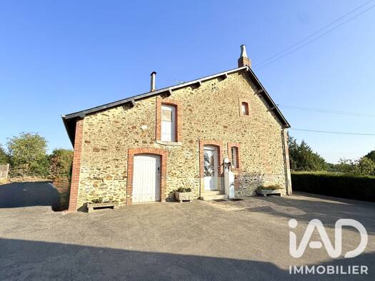 Maison à vendre 167 500 € 5 pièces 4 chambres 99 m² 1 718 m² de terrain Cossé-le-Vivien 53230
