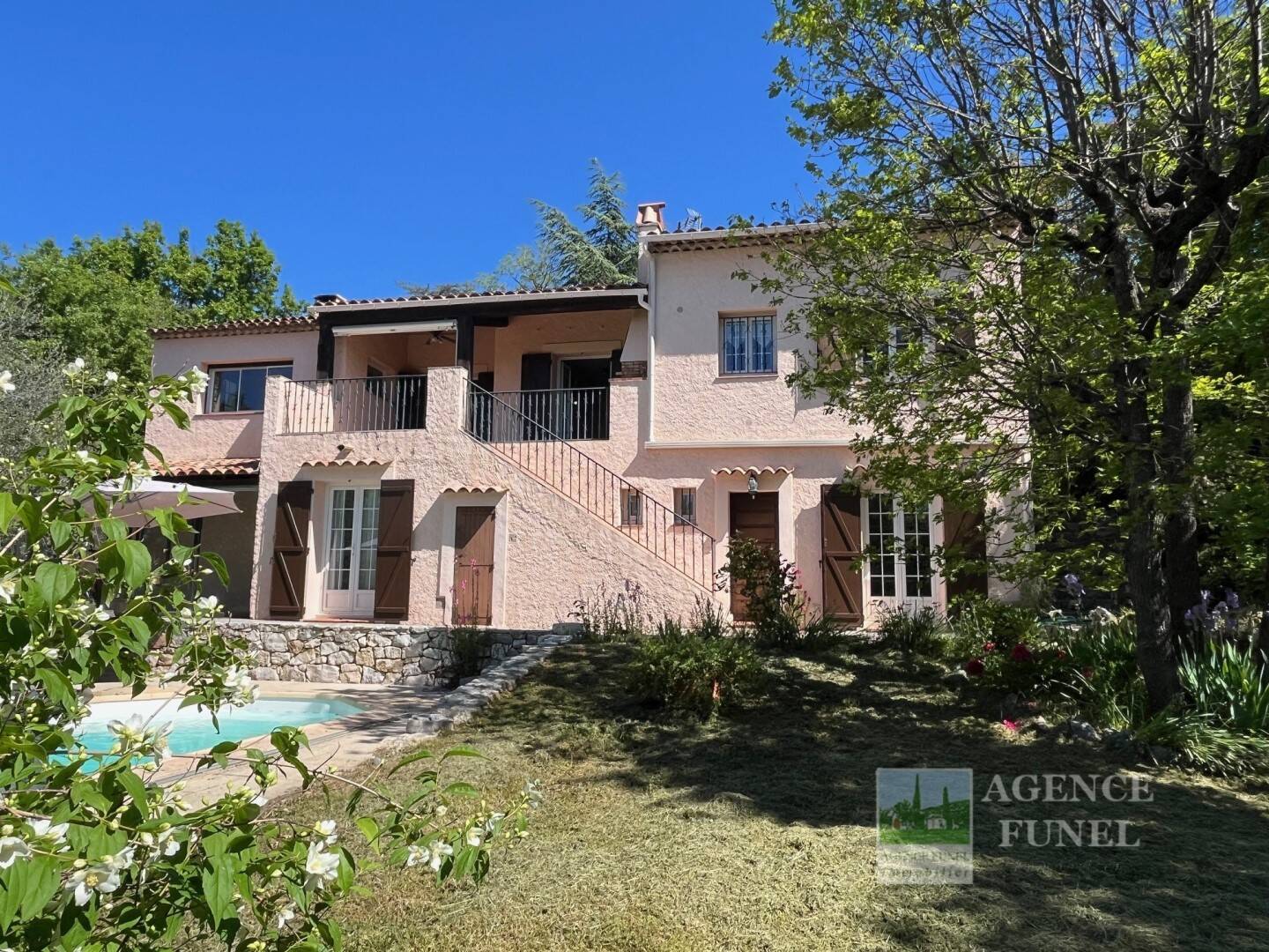 Maison à vendre, 138m², SAINT VALLIER DE THIEY