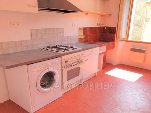 Appartement à louer 490 € 1 pièce 35 m² Étage 1/3 Ampus 83111