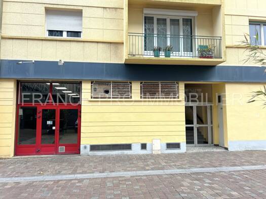 Local commercial à louer 3 108 € 285 m² de surface de vente Cherbourg-en-Cotentin 50100