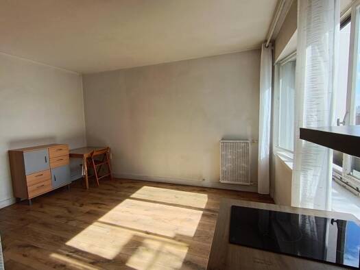 Appartement à vendre 198 000 € 1 pièce 33 m² Étage 5/12 Cité Pierre et Marie Curie Ivry-sur-Seine 94200