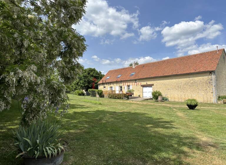 Maison à vendre 393 700 € 5 pièces 3<br/>chambres 116 m²<br/>superficie 3 719 m²<br/>terrain Le Pin la Garenne 61400