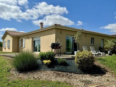 Maison de plain-pied à vendre 245 000 € 5 pièces 4 chambres 121 m² 1 133 m² de terrain Tourriers 16560