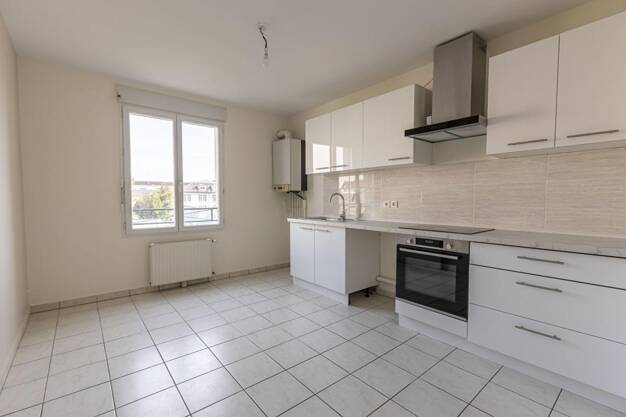 Appartement à louer 922 € 4 pièces 3 chambres 105,7 m² Dernier étage, Étage 2/2 Émailleurs Limoges 87000