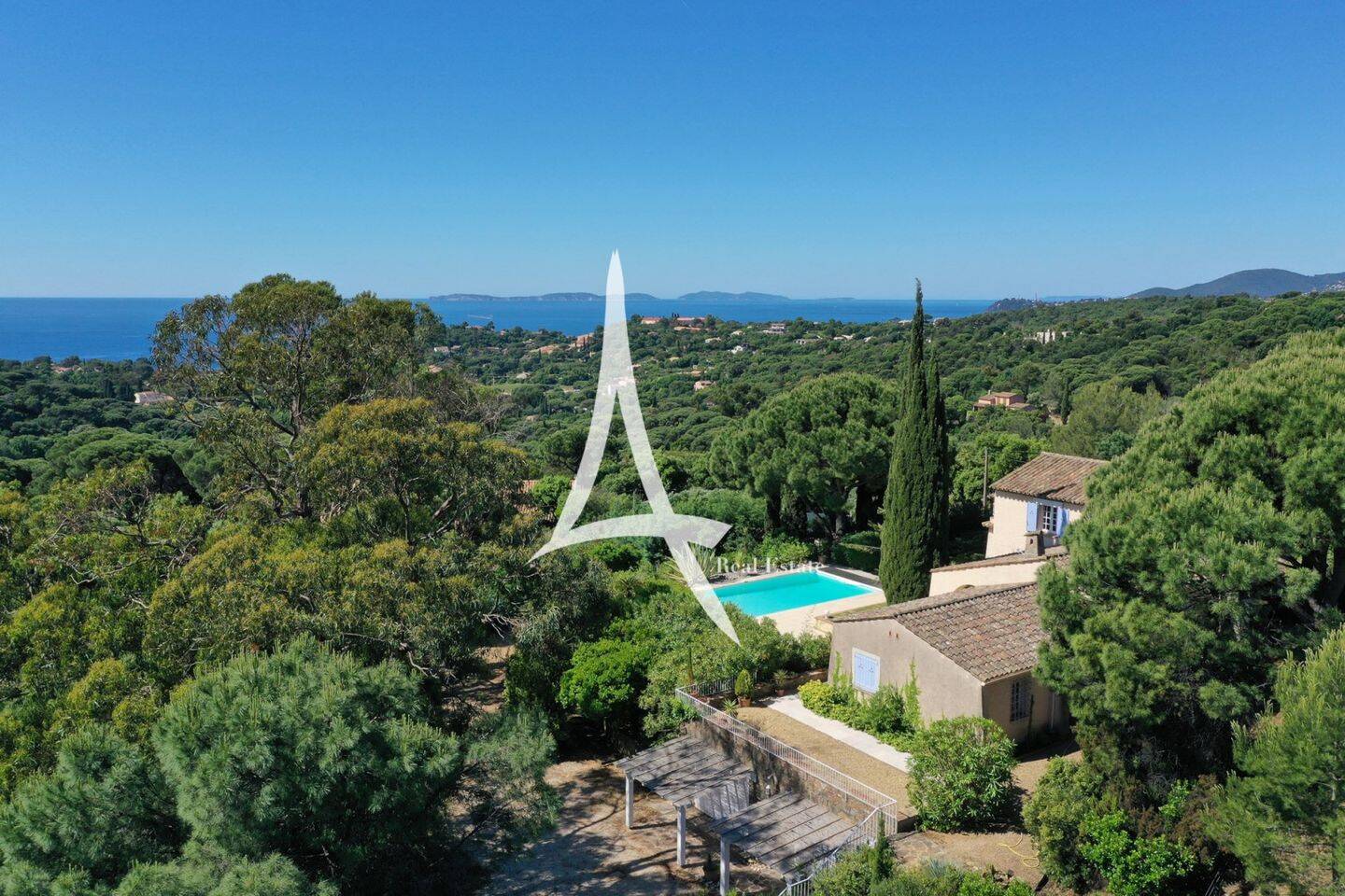 Maison à vendre, 200m², LA CROIX VALMER