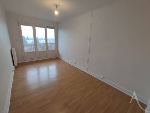 Appartement à louer 533 € 2 pièces 1 chambre 52 m² Étage 7/7 L'Omelon-La Belle Étoile Châteauroux 36000