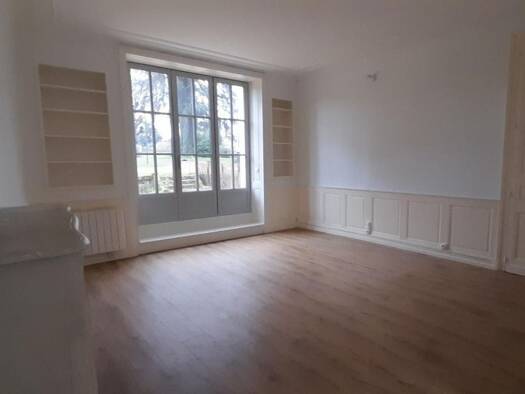 Appartement à louer 790 € 3 pièces 2 chambres 60 m² RDC/1 Saint Cybard-Houmeau Angoulême 16000