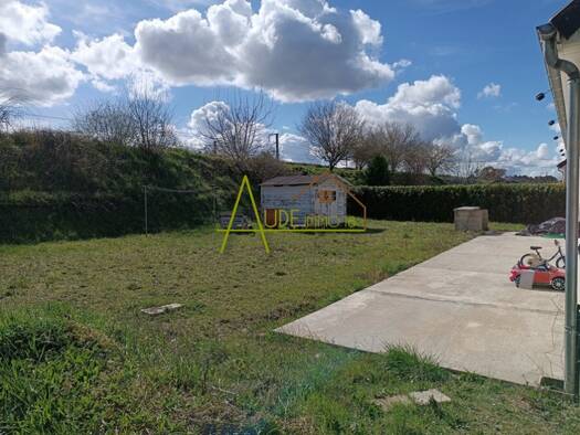 Maison à vendre 142 000 € 4 pièces 3 chambres 98 m² 889 m² de terrain Avord 18520