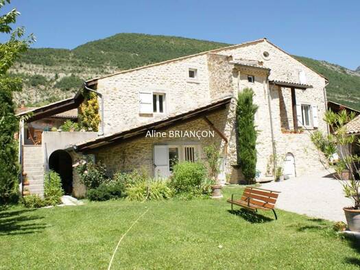 Maison à vendre 485 000 € 7 pièces 4 chambres 160 m² 2 600 m² de terrain Romeyer 26150